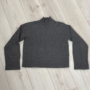 Gap cropped turtleneck sweater XS
